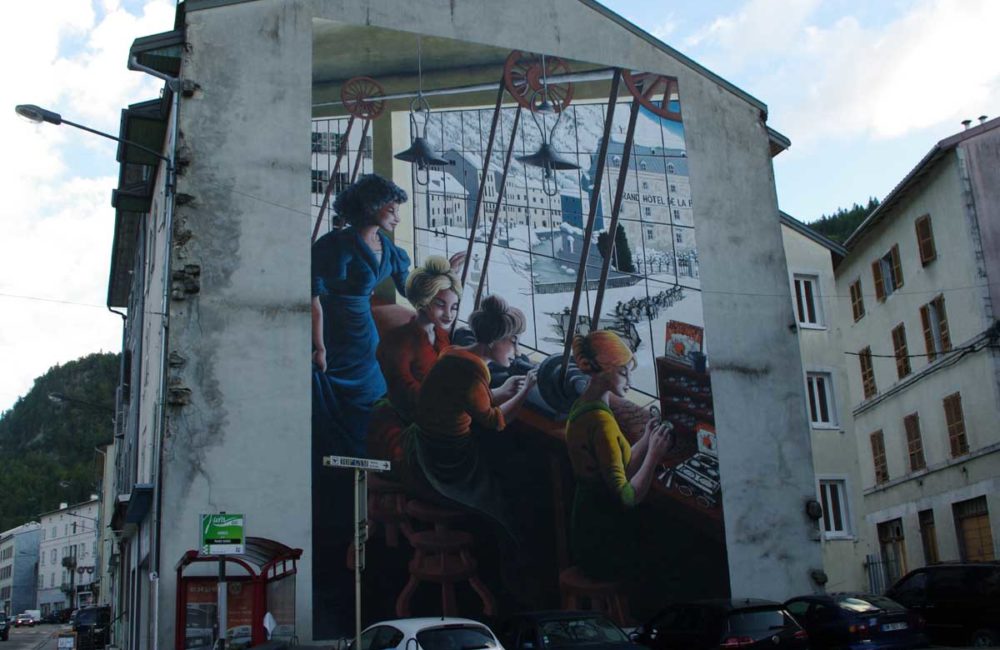 Fresque des lunetiers a Morez Jura